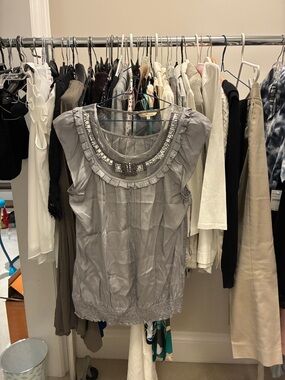RW&CO. Gray Embellished Ruffle Neck Blouse 👵MT